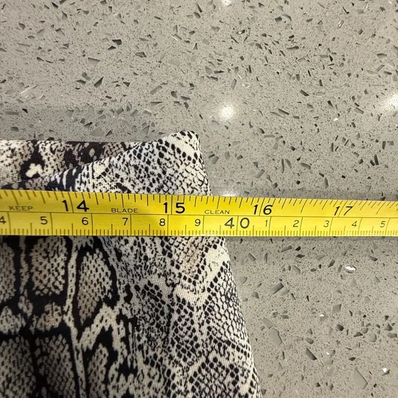 Joseph Ribkoff Snake Print Leggings - Gray - Picture 4 of 8